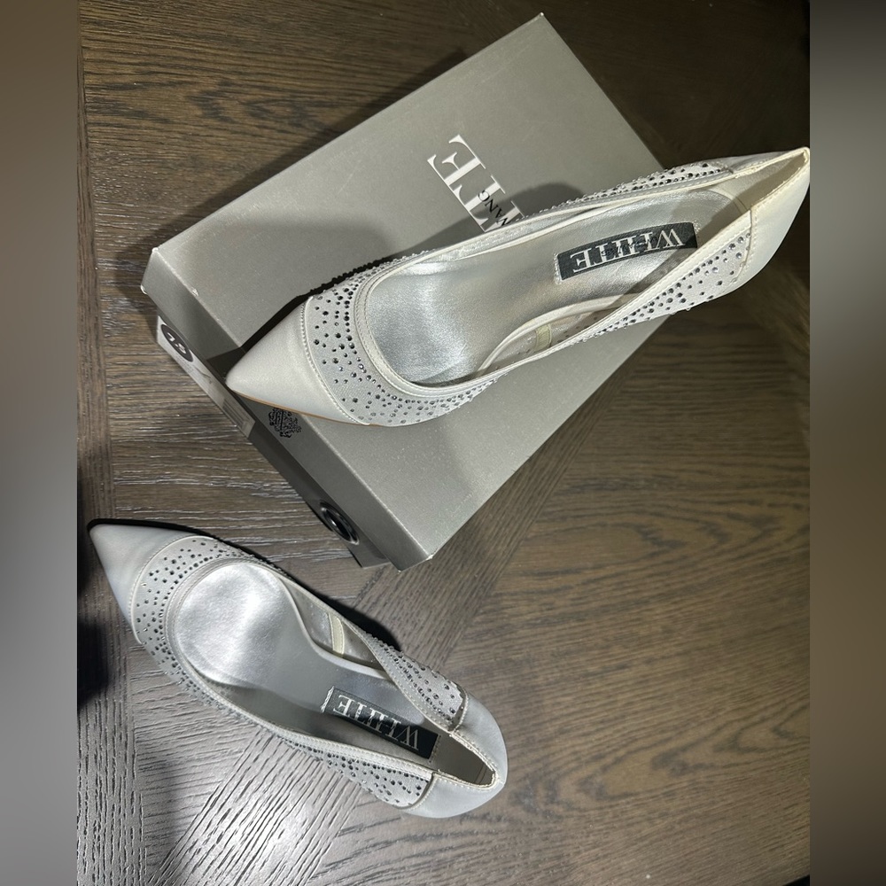 New Vera Wang White Bridal Pumps Style VW95781 Size 7.5 - Picture 3 of 9